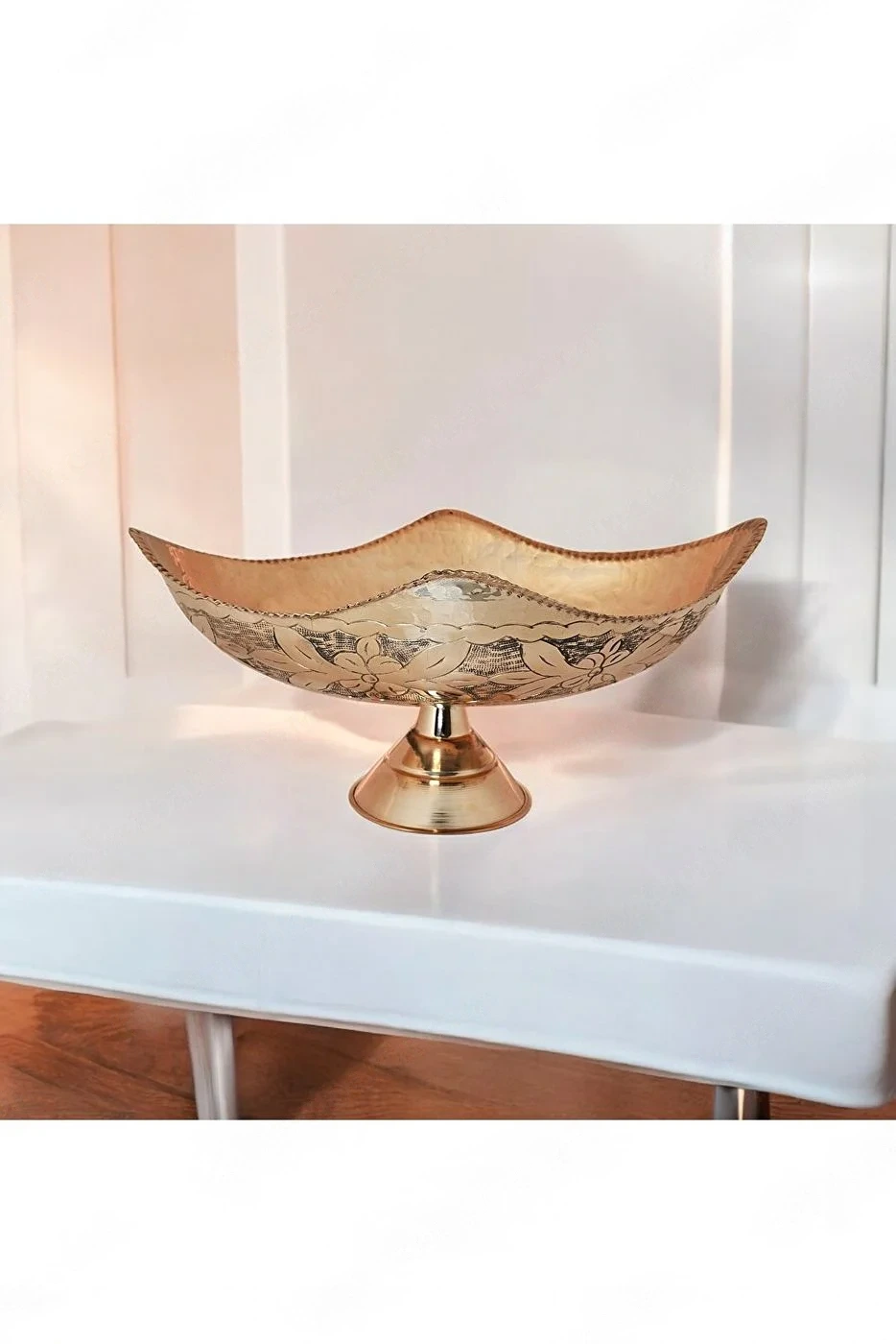 Bakır Gondol El Yapımı Ayaklı Dekoratif Sunumluk, Dövme Desenli 32 CM